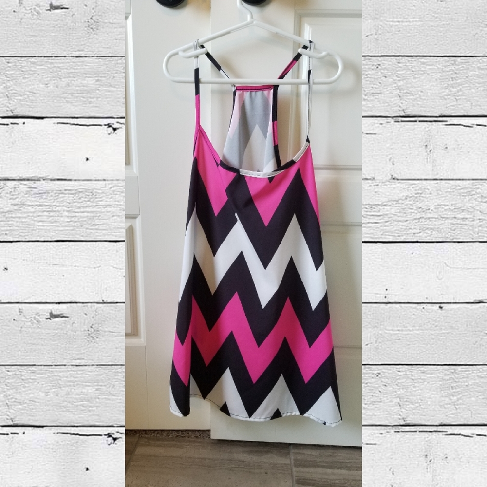 NWOT boutique Chevron top